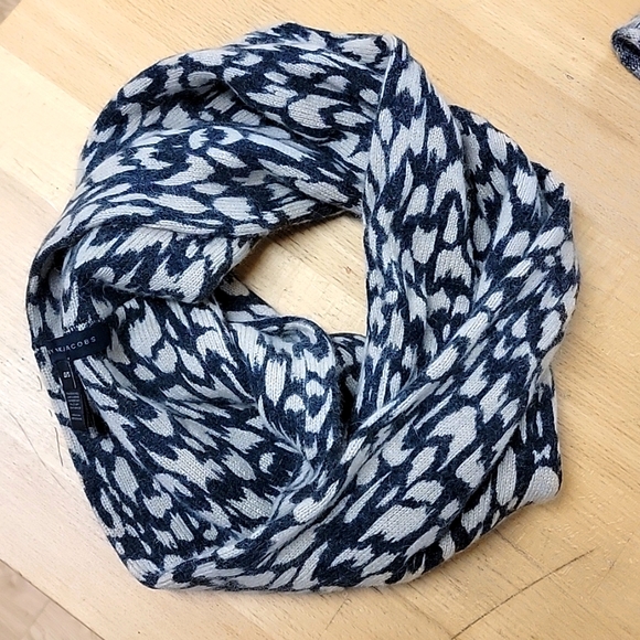 Marc by Marc Jacobs hat & scarf set - Picture 5 of 5